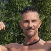 Maestro di arti marziali miste da lezioni di difesa personale